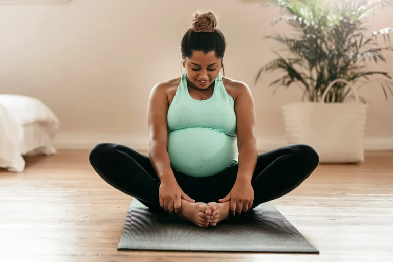 1800x1200_pregnant_woman_exercising_other